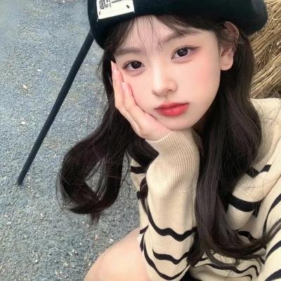 模仿女孩